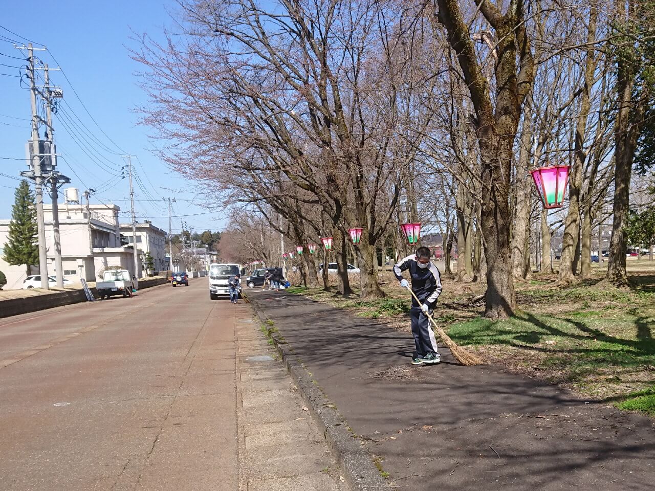 千谷工業団地の清掃活動を行いました。