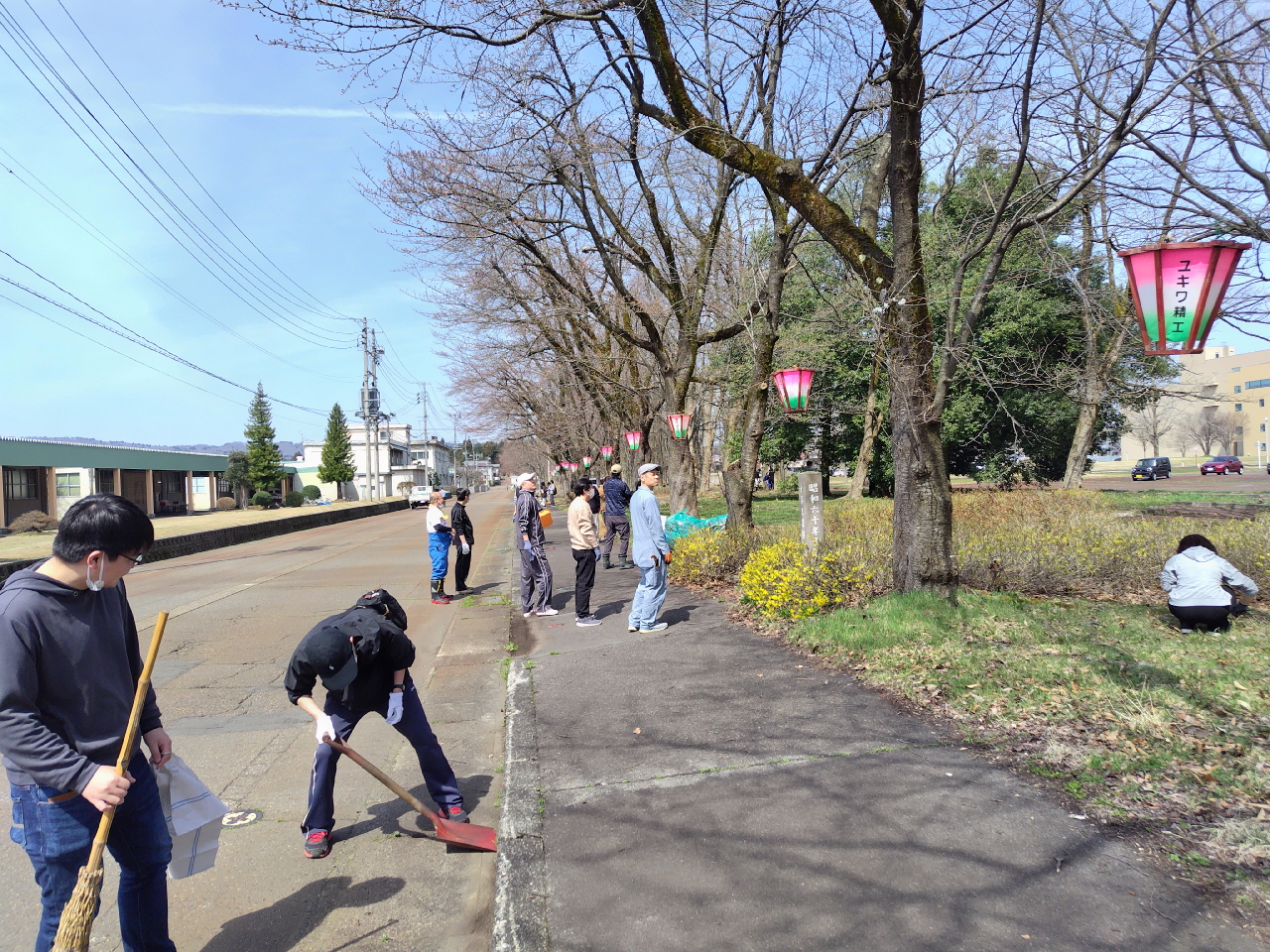 千谷工業団地の清掃活動を行いました。